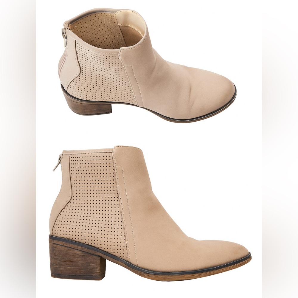 Seven Dials Taupe Ankle Booties. Women size 8‎